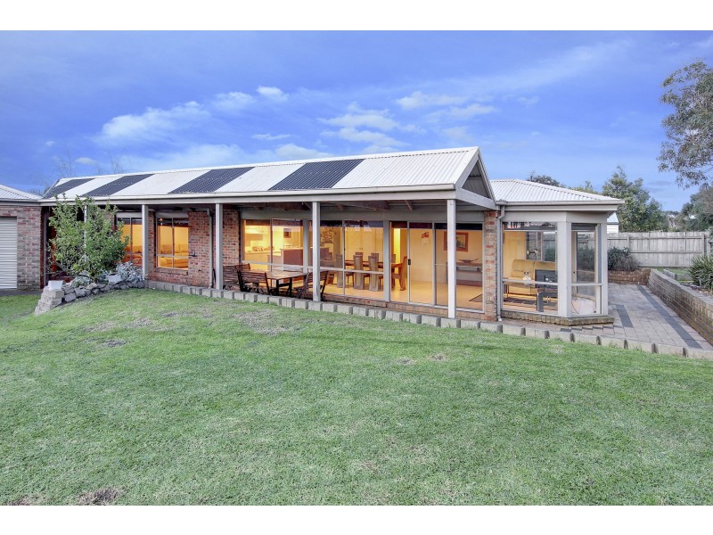 10 Fairway Circle, Safety Beach VIC 3936