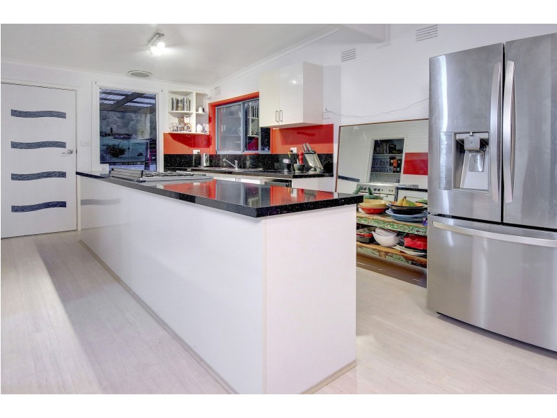 15 Carrathool Avenue, Rosebud VIC 3939