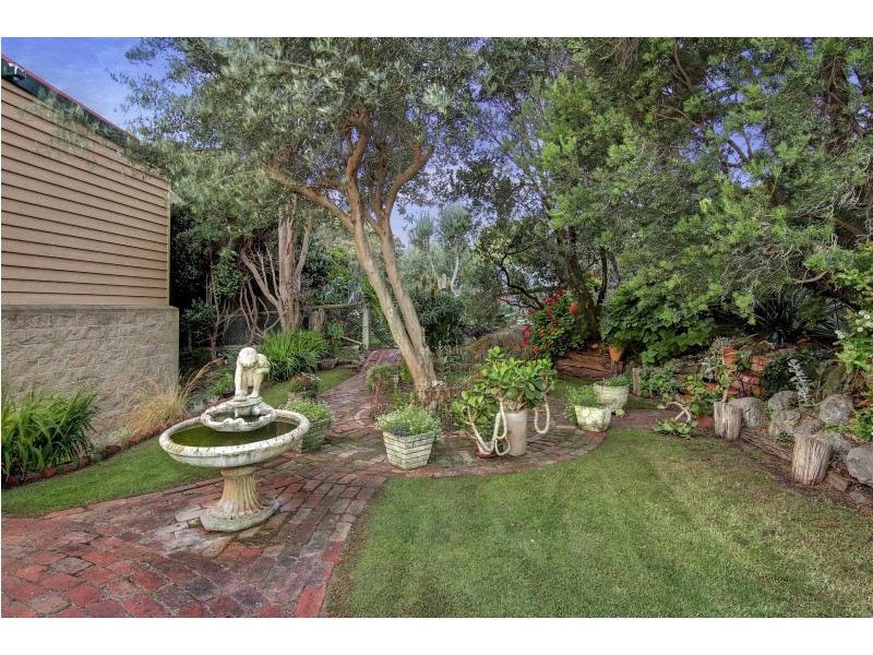 16 Cooraminta Road, Rye VIC 3941