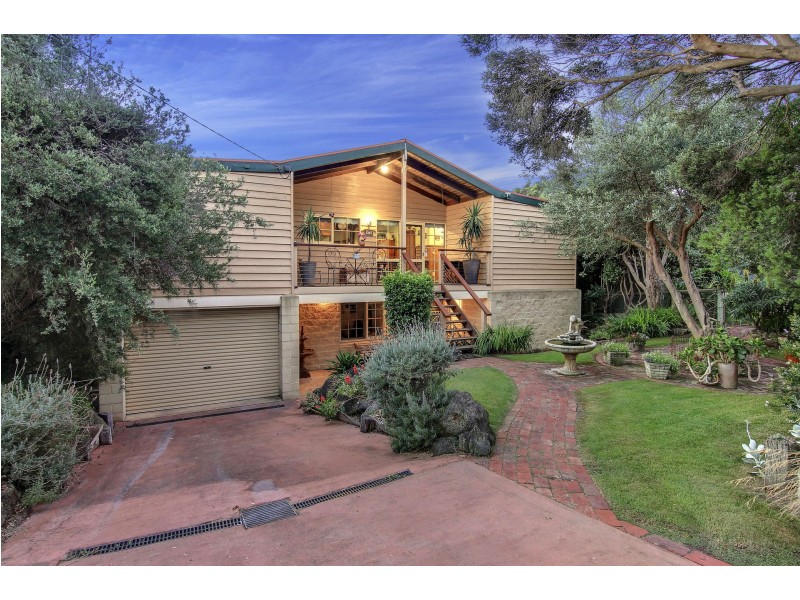 16 Cooraminta Road, Rye VIC 3941