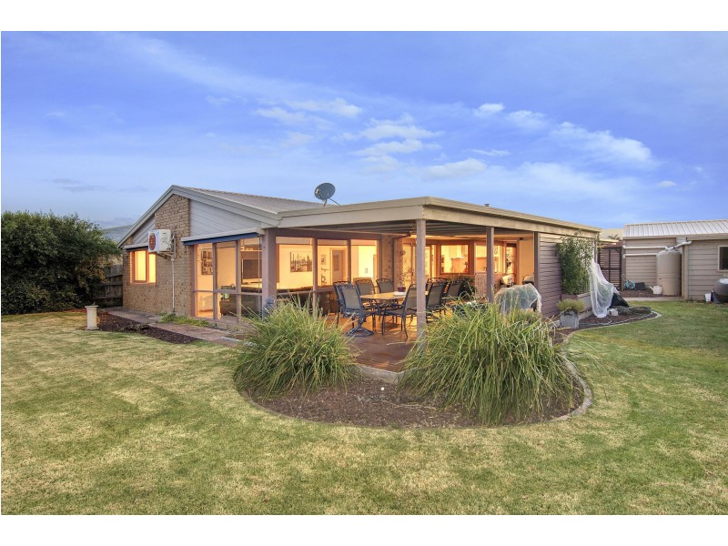 12 Lakeview Drive, Safety Beach VIC 3936