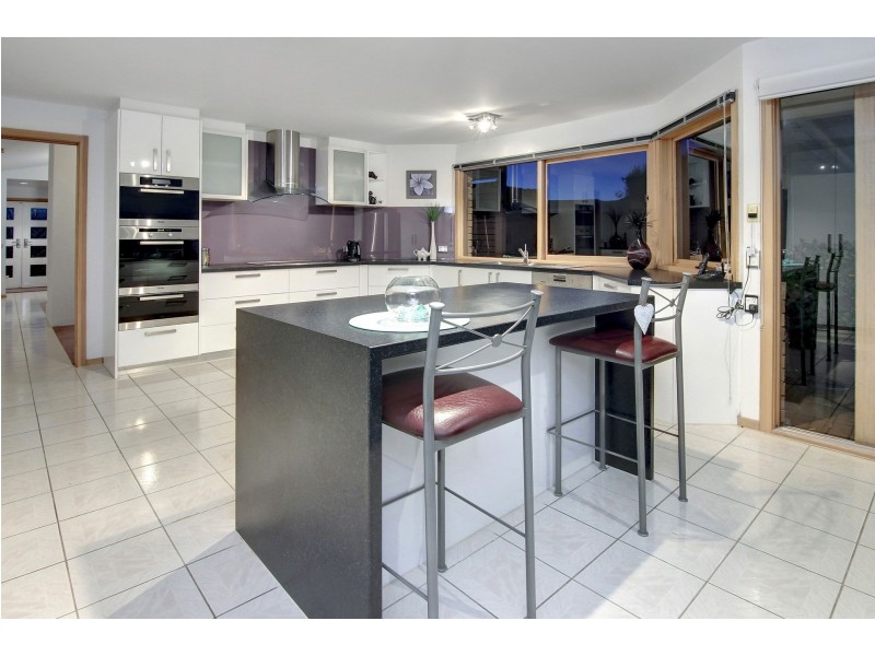 12 Lakeview Drive, Safety Beach VIC 3936