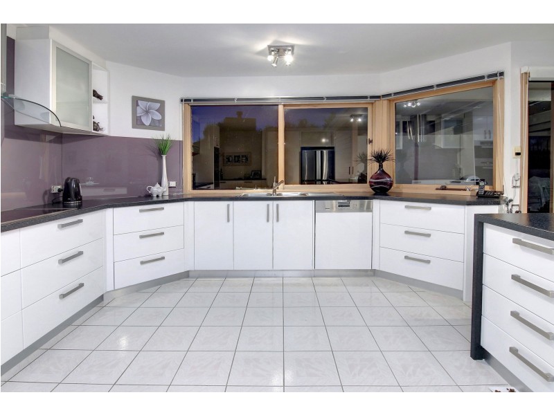 12 Lakeview Drive, Safety Beach VIC 3936