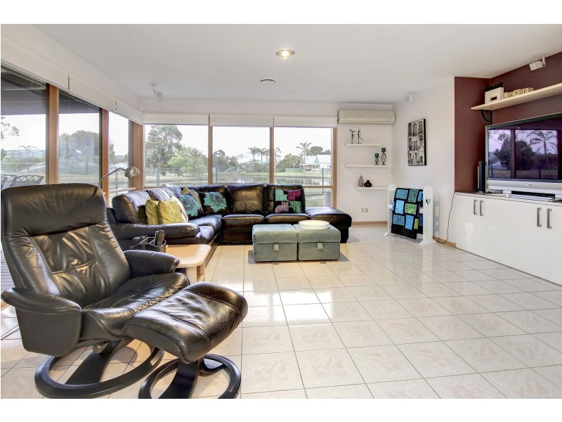 12 Lakeview Drive, Safety Beach VIC 3936