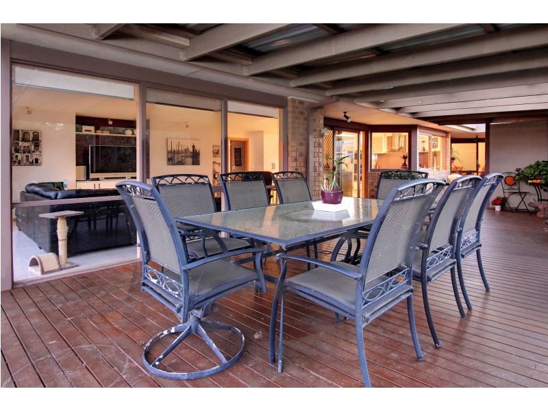 12 Lakeview Drive, Safety Beach VIC 3936