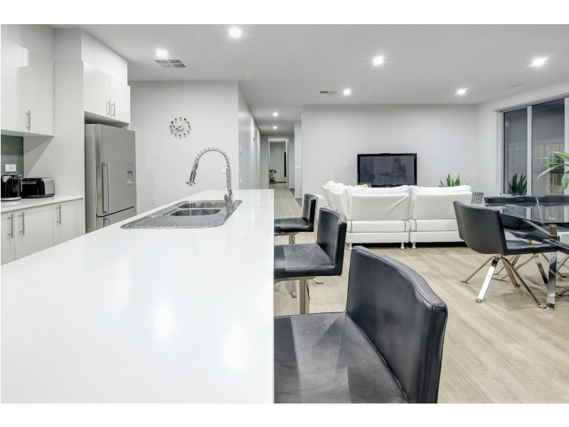 6 Portside Way, Safety Beach VIC 3936