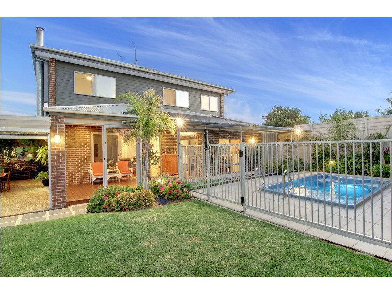 8 Gannett Avenue, Rosebud West VIC 3940