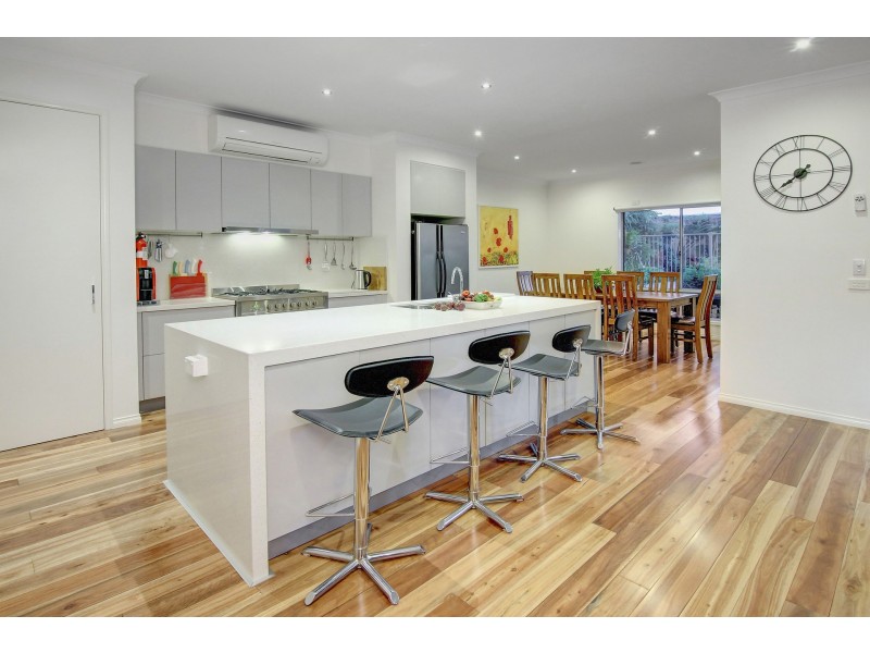 8 Gannett Avenue, Rosebud West VIC 3940