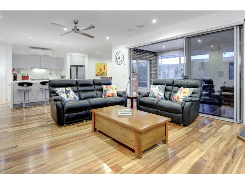 8 Gannett Avenue, Rosebud West VIC 3940