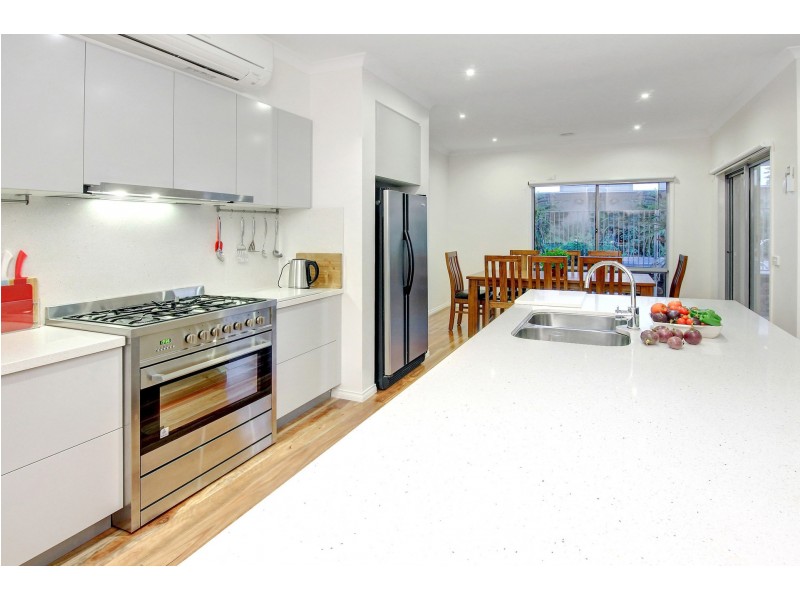 8 Gannett Avenue, Rosebud West VIC 3940