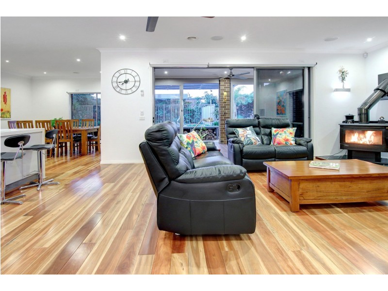 8 Gannett Avenue, Rosebud West VIC 3940