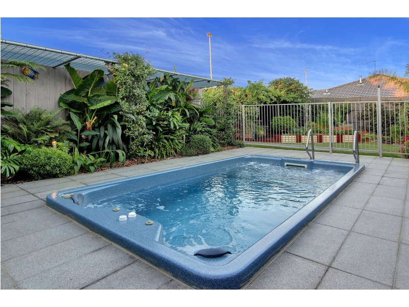 8 Gannett Avenue, Rosebud West VIC 3940