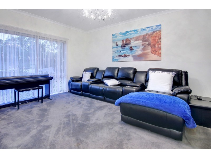 8 Gannett Avenue, Rosebud West VIC 3940