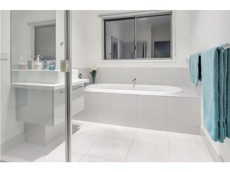 8 Gannett Avenue, Rosebud West VIC 3940