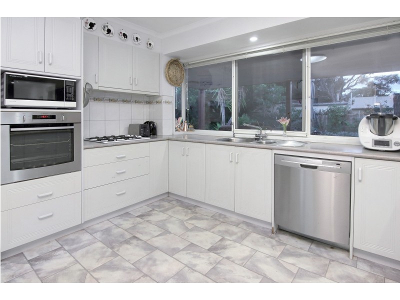 8 Sheila Street, Rye VIC 3941