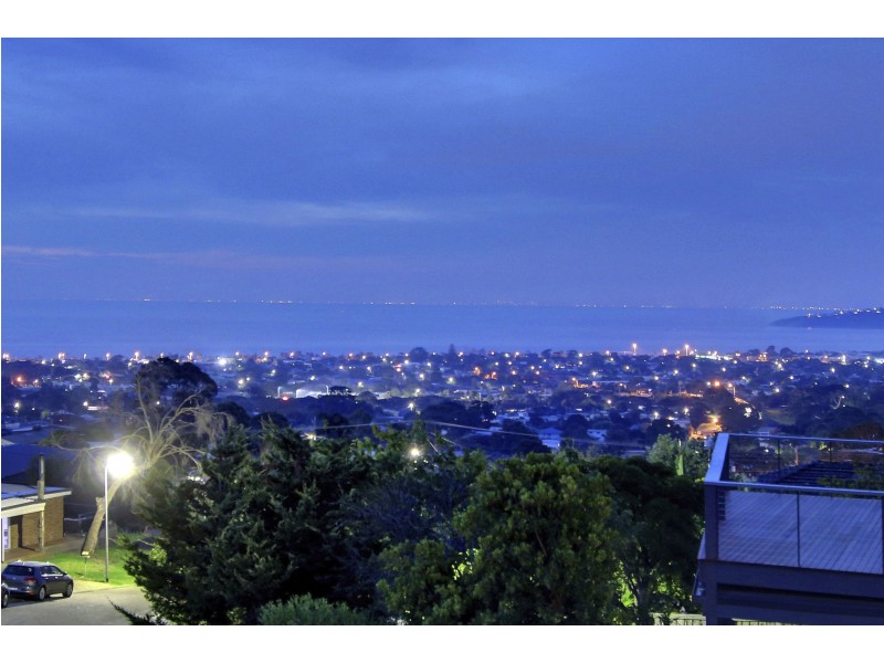 8 Dover Court, Dromana VIC 3936