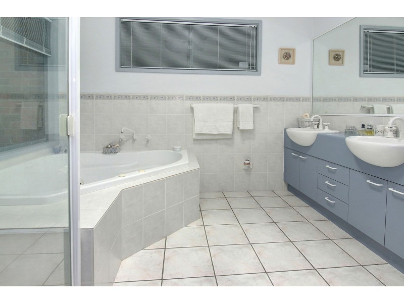 12 Windward Court, Arthurs Seat VIC 3936