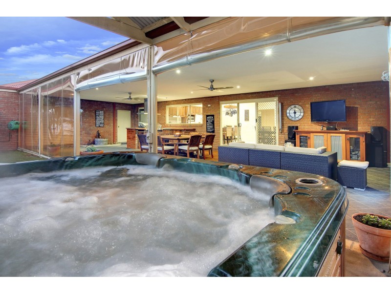 11 Tador Drive, Somerville VIC 3912