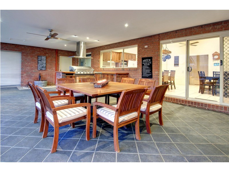 11 Tador Drive, Somerville VIC 3912