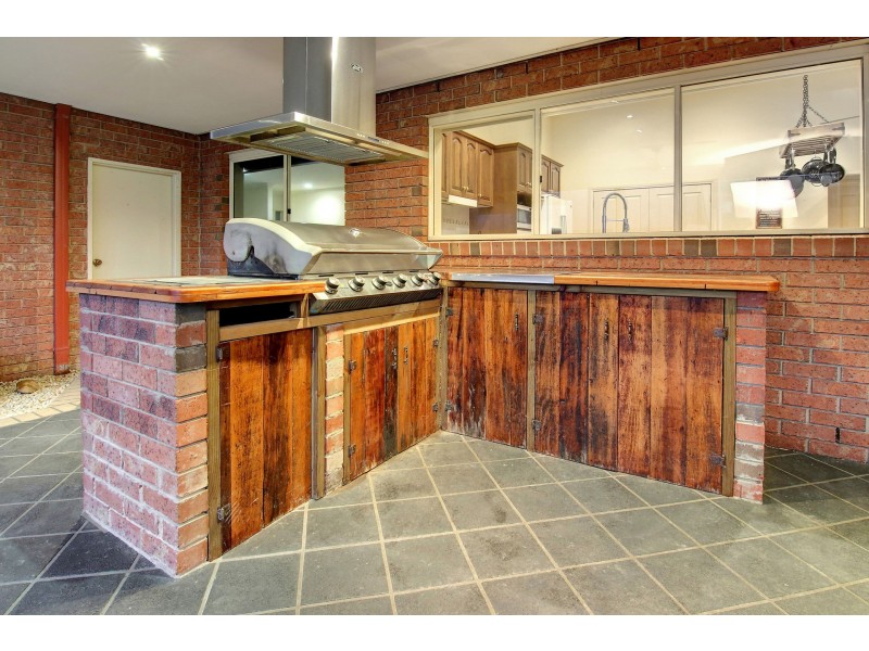 11 Tador Drive, Somerville VIC 3912