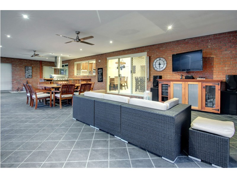 11 Tador Drive, Somerville VIC 3912