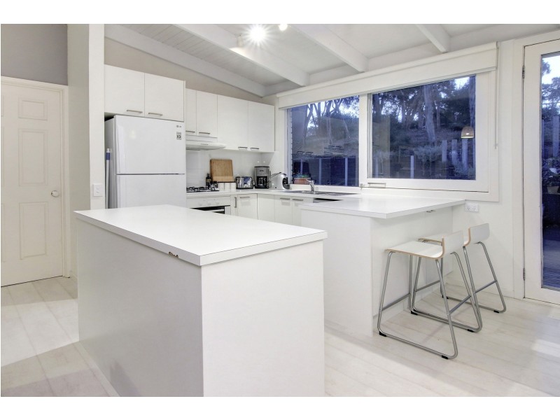 16 Betty Street, Rye VIC 3941