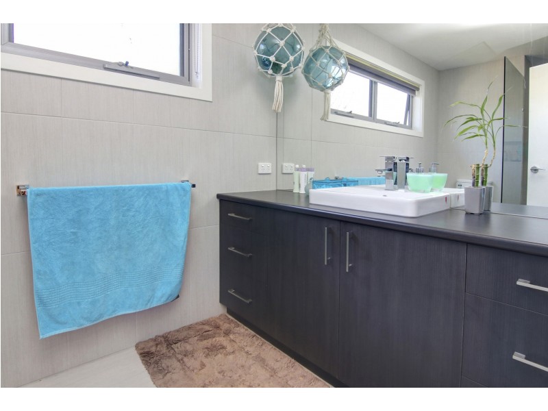 12 Hillman Avenue, Mccrae VIC 3938