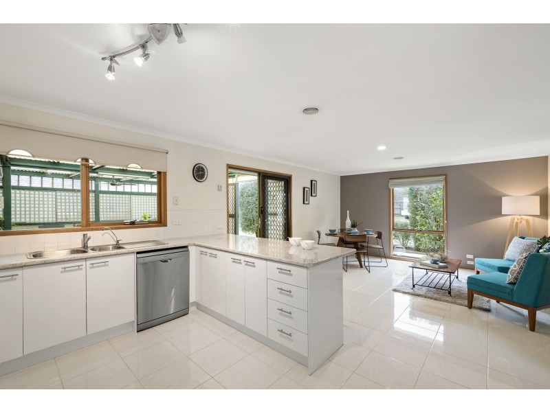 8 Broxbourne Brae, Mornington VIC 3931