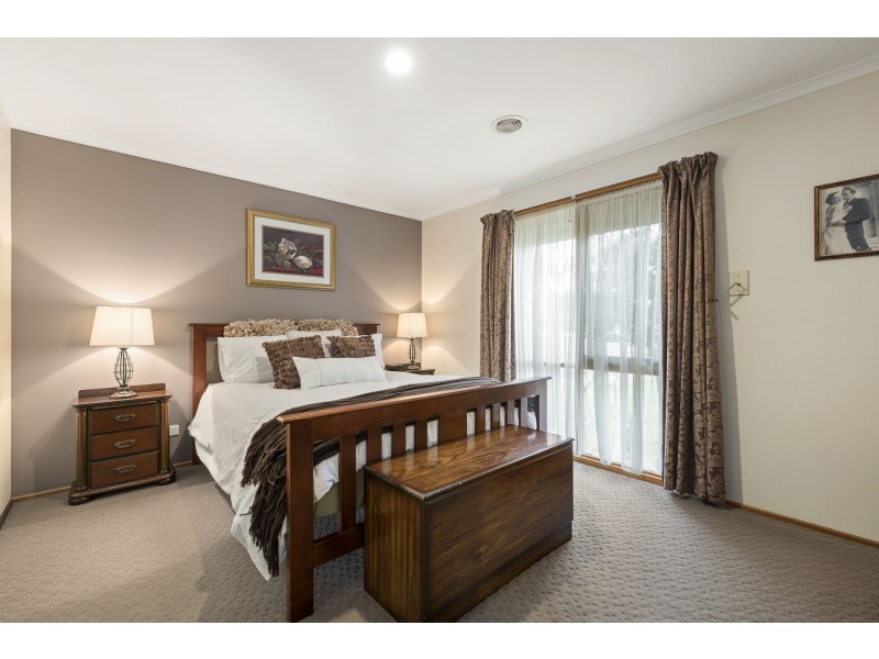 8 Broxbourne Brae, Mornington VIC 3931