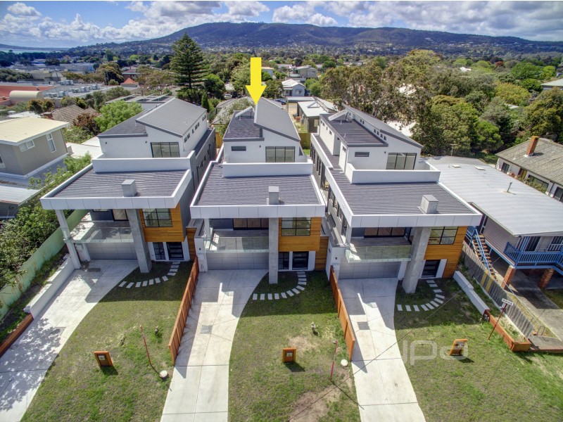 2/25 – 29 Eighth Avenue, Rosebud VIC 3939