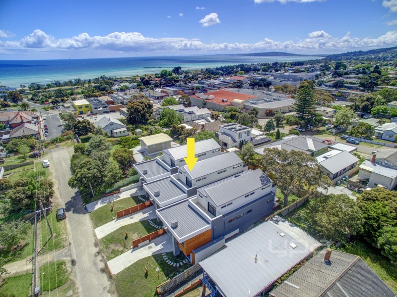 2/25 – 29 Eighth Avenue, Rosebud VIC 3939