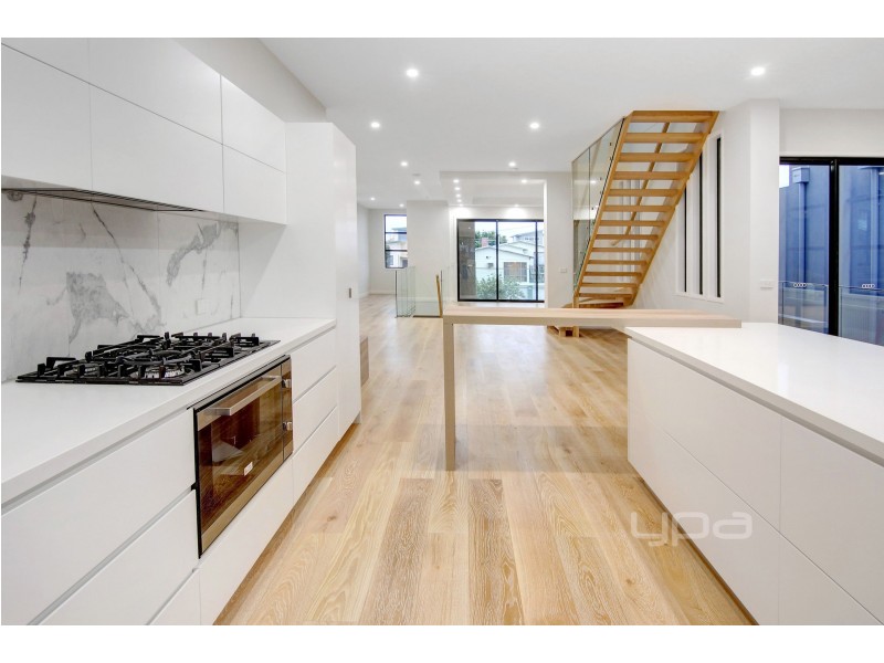 2/25 – 29 Eighth Avenue, Rosebud VIC 3939