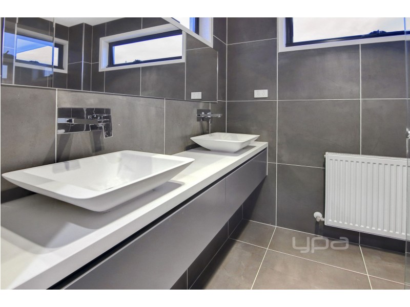 2/25 – 29 Eighth Avenue, Rosebud VIC 3939