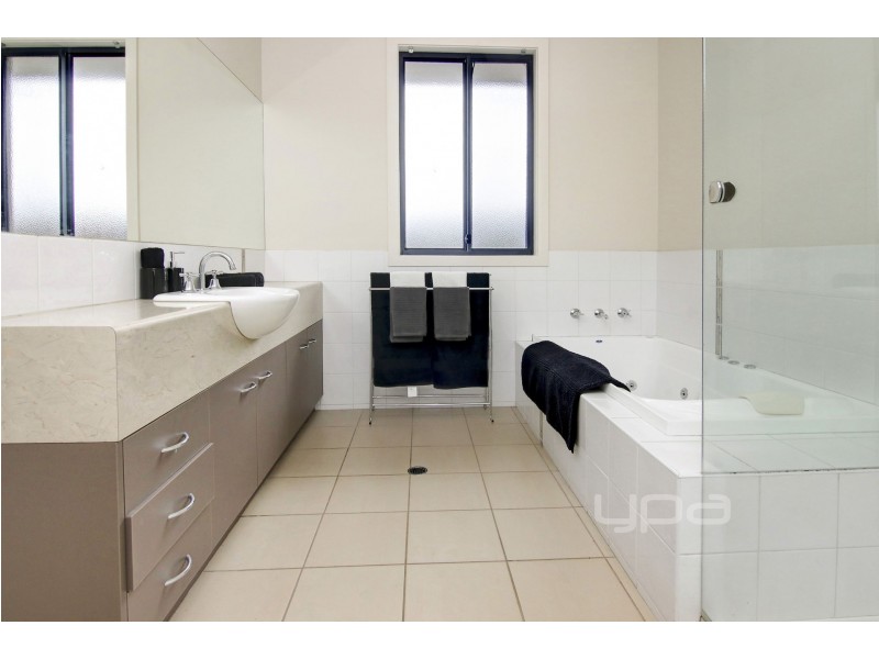 1/1 Adams Avenue, Rosebud VIC 3939