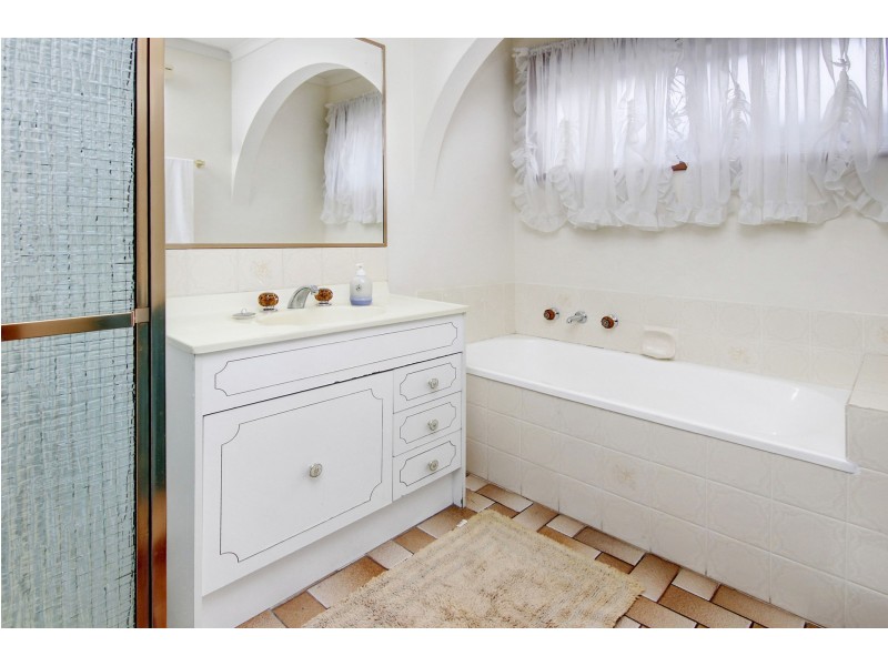 24 Ballabil Street, Rye VIC 3941