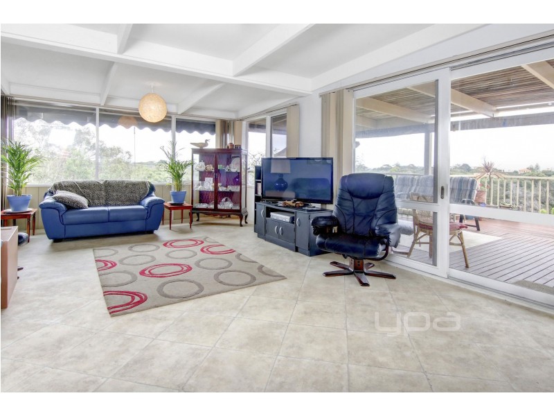 18 Phyllis Parade, Rye VIC 3941