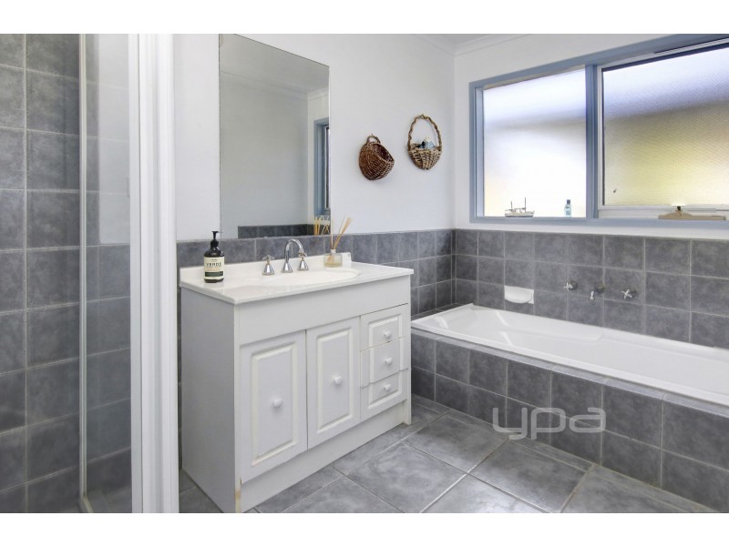 10 Milparinka Street, Safety Beach VIC 3936