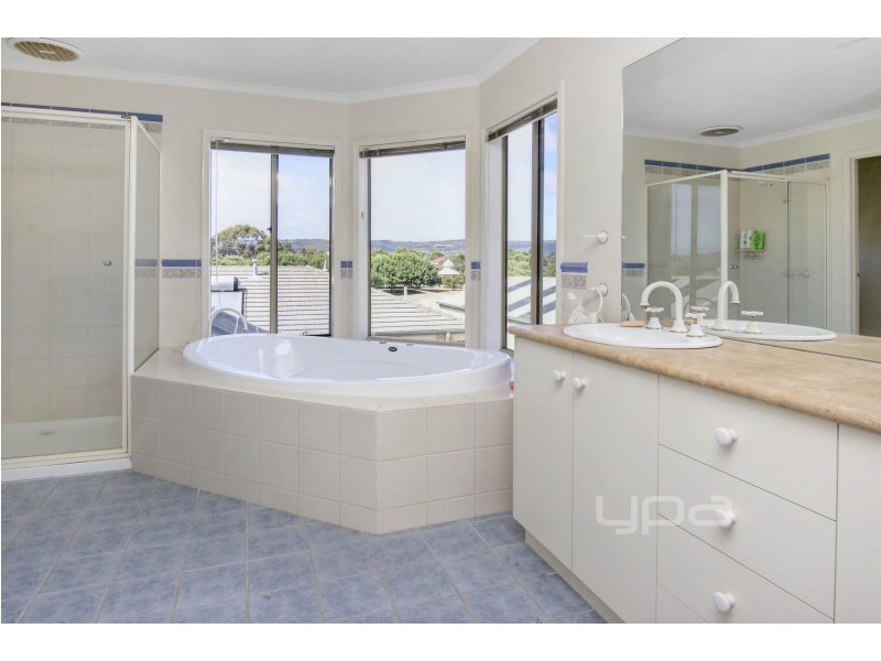 11 Lansell Avenue, Safety Beach VIC 3936