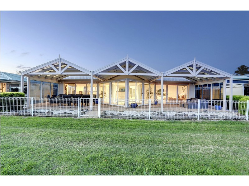 82 Palm Tree Drive, Safety Beach VIC 3936