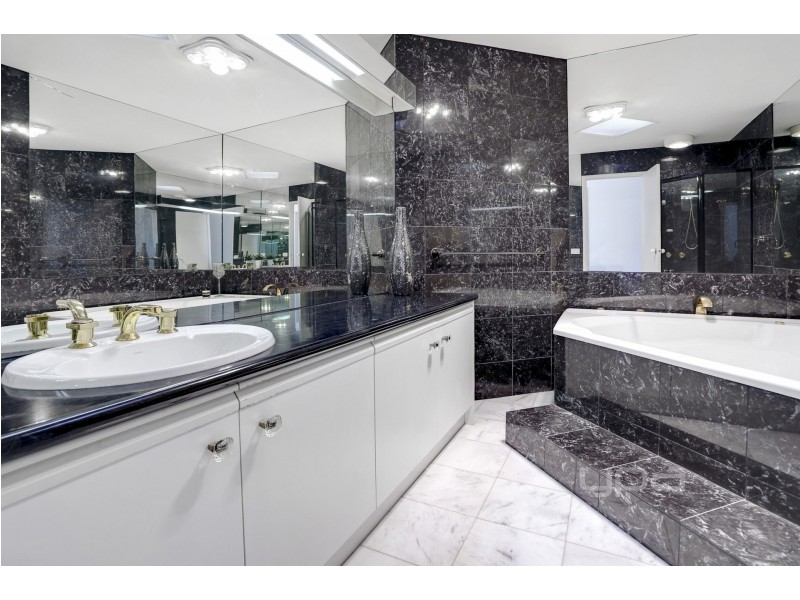 82 Palm Tree Drive, Safety Beach VIC 3936