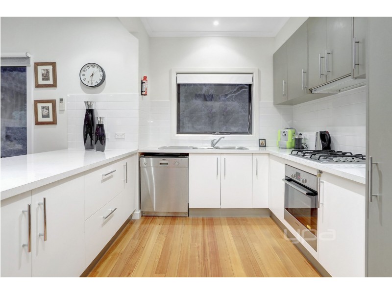 14 Mannana Street, Rye VIC 3941