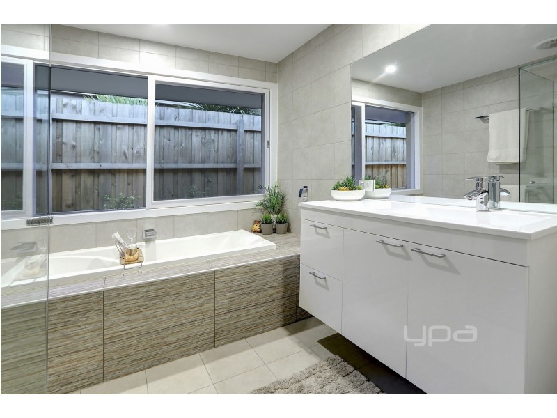 83  Leon Avenue, Rosebud VIC 3939