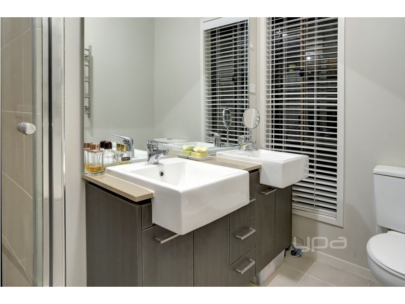 6 Gladiolus Circuit, Cranbourne North VIC 3977