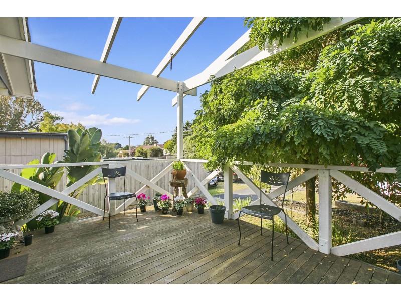 64  Seventh Avenue, Rosebud VIC 3939