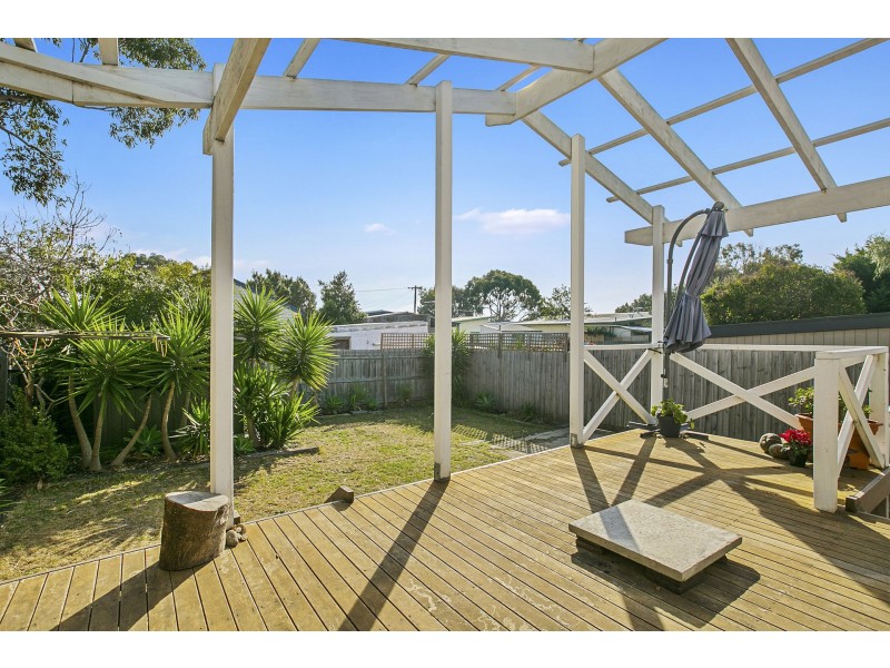 64  Seventh Avenue, Rosebud VIC 3939