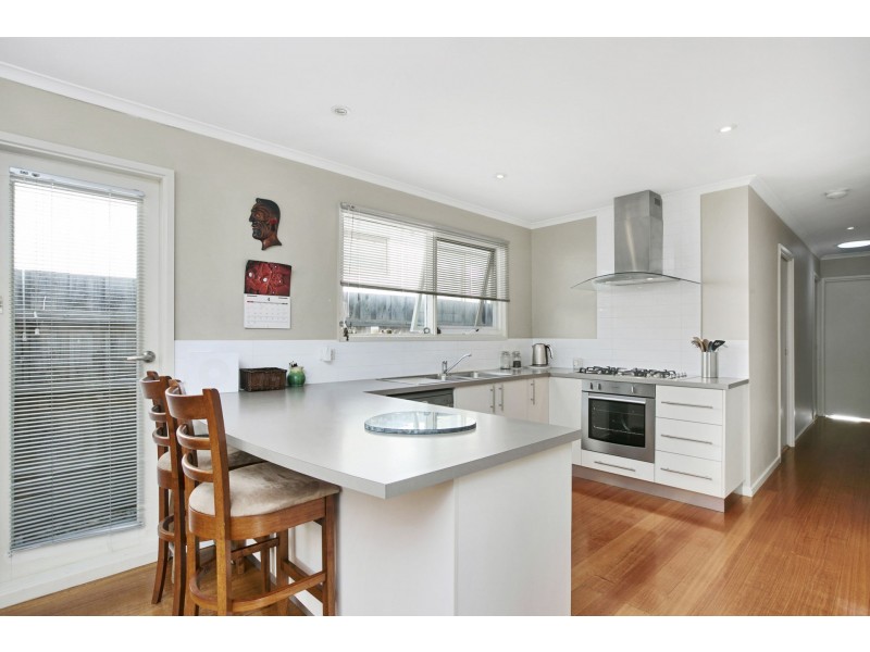 64  Seventh Avenue, Rosebud VIC 3939