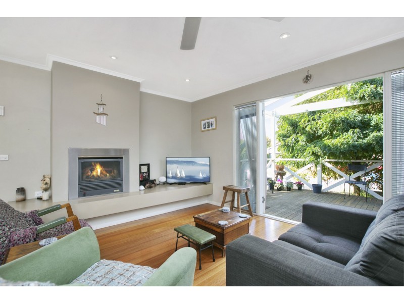 64  Seventh Avenue, Rosebud VIC 3939