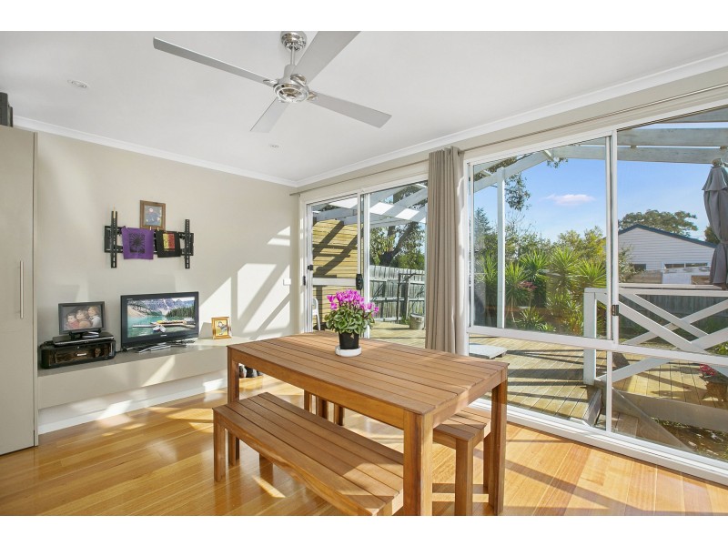 64  Seventh Avenue, Rosebud VIC 3939