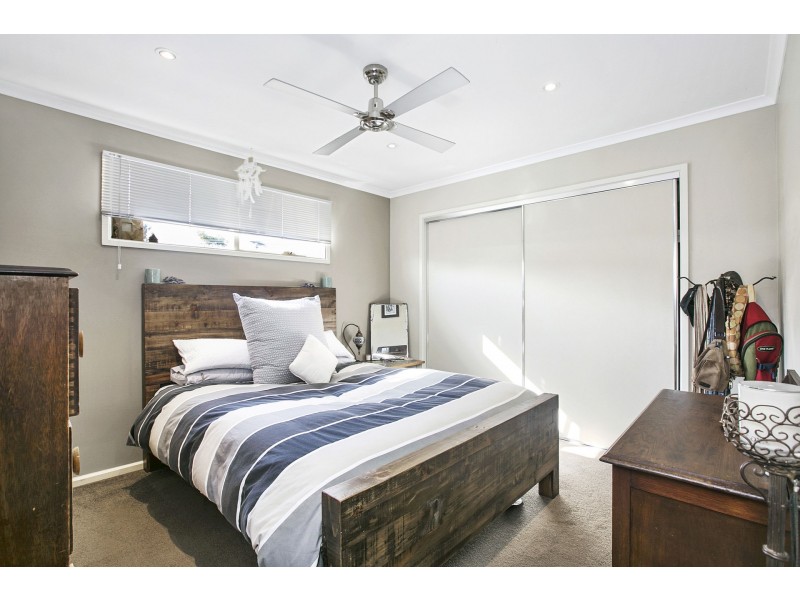 64  Seventh Avenue, Rosebud VIC 3939