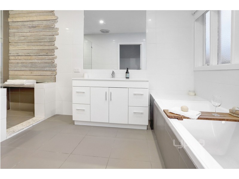 18 Anelida Street, Rye VIC 3941